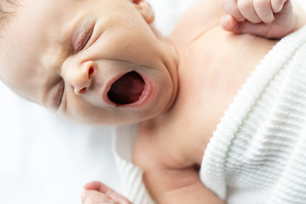 Yanning baby, Secrets to Calming Your Colicky or Fussy Baby.